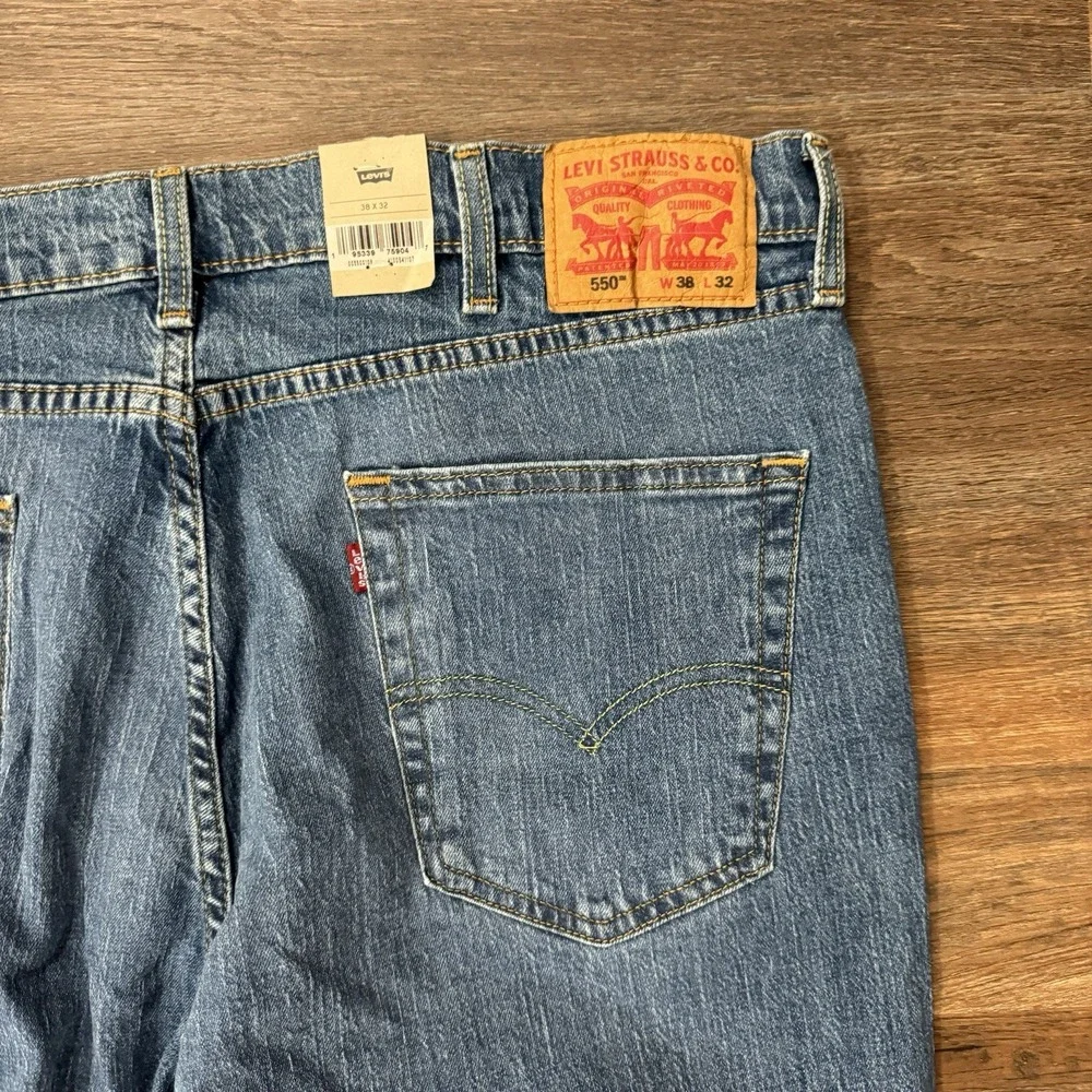 NWT Levi's 550 Relaxed Fit Blue Denim Jeans Stretch Men's‎ Sz 38x32 Casual